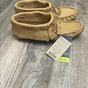 NWT Bastien Industries Genuine Moose Hide Moccasins Women’s 7